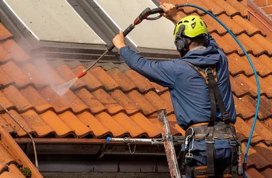 Démoussage et hydrofuge de toiture à Cesse